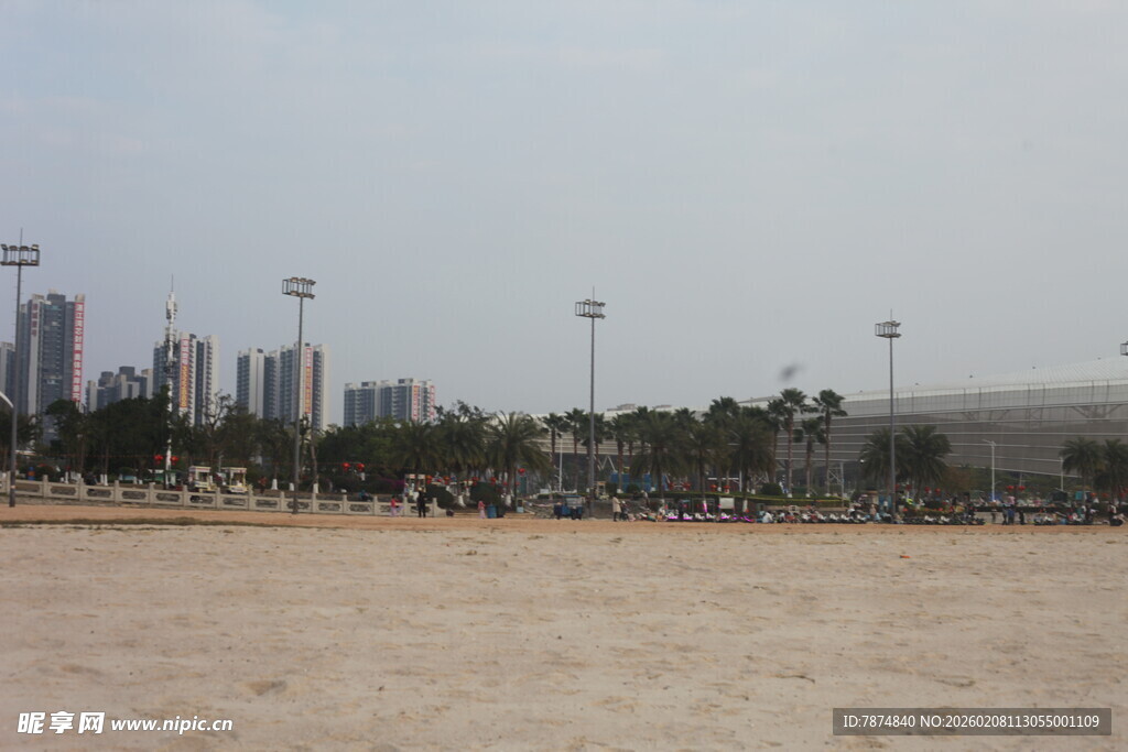 湛江城市边的开阔沙滩景观