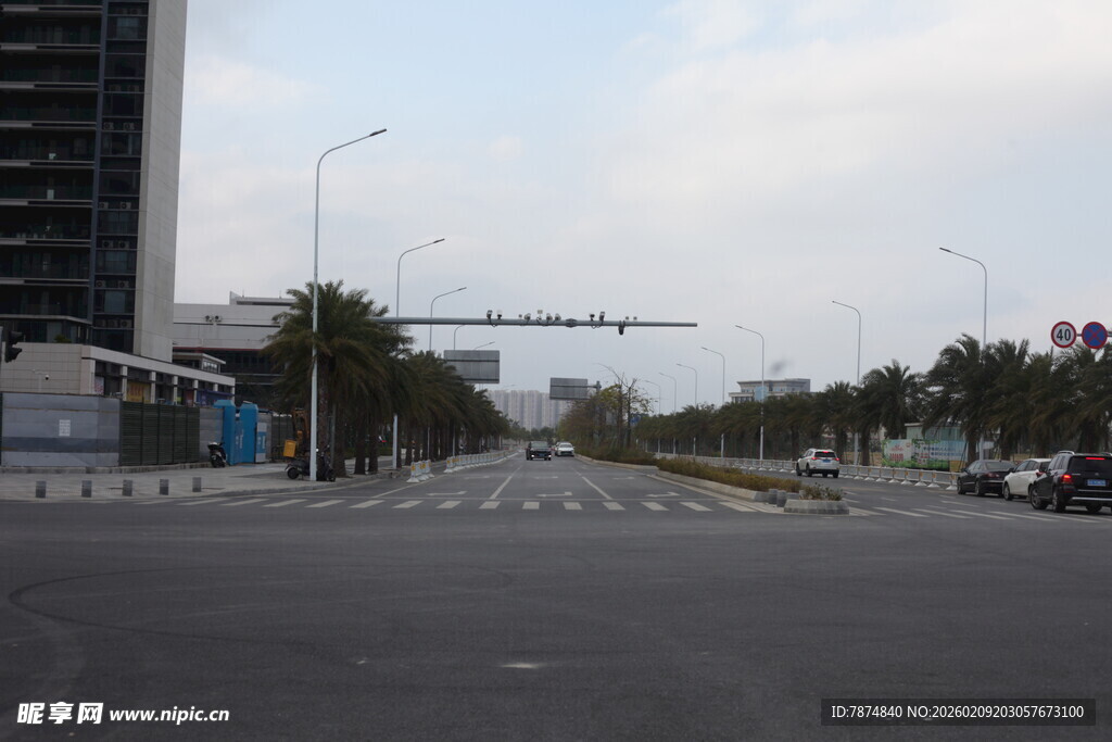 城市空旷道路场景