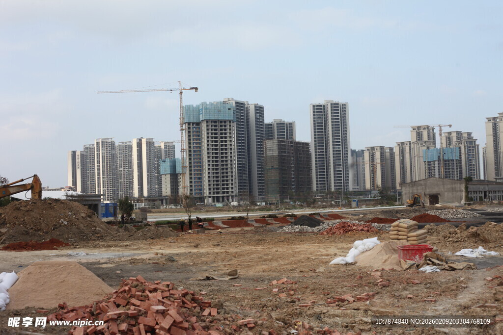城市建设中 新楼与工地