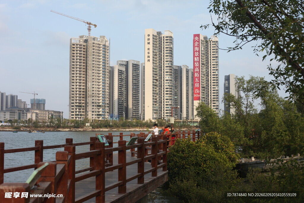 河畔高楼景观