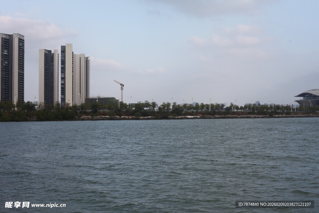 湖畔高楼景观