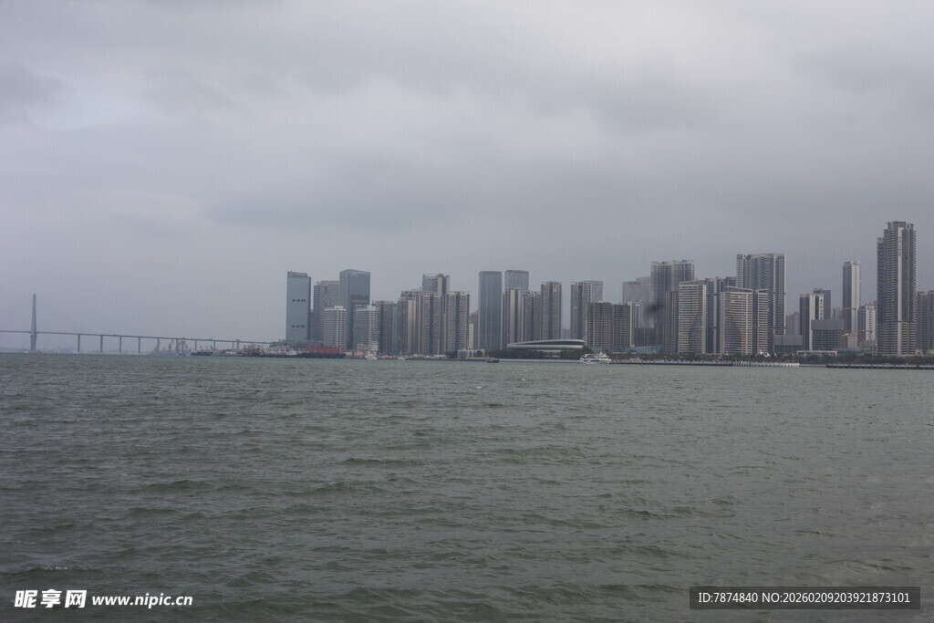 海滨城市天际线景观