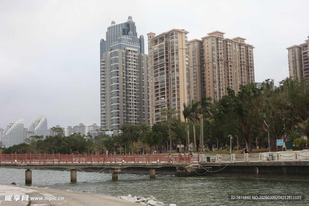 河畔高楼景观