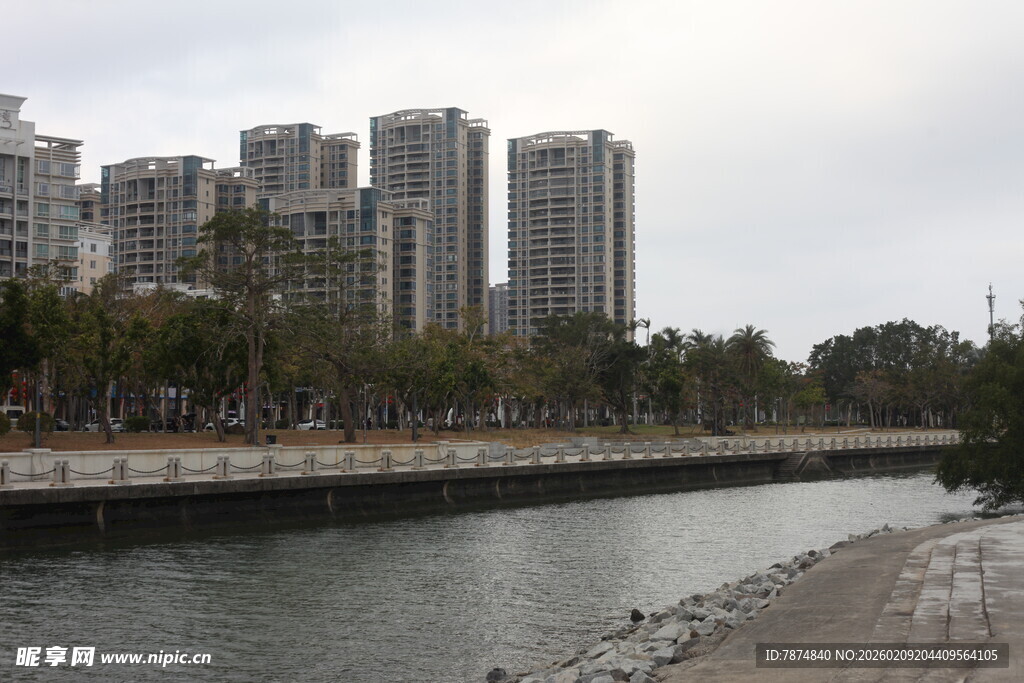 河畔高楼景观