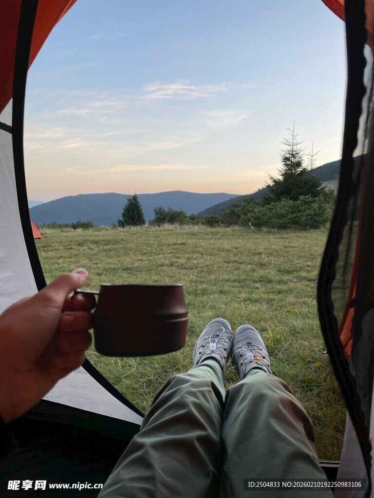 帐篷内惬意享受户外时光