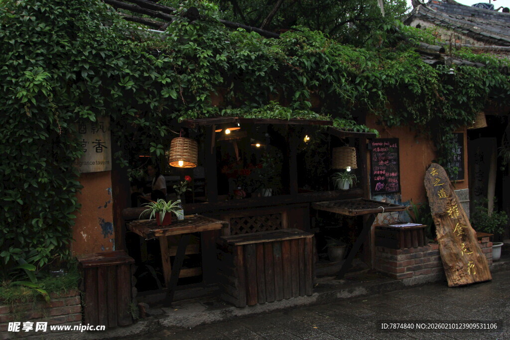 古雅绿植环绕的温馨小店