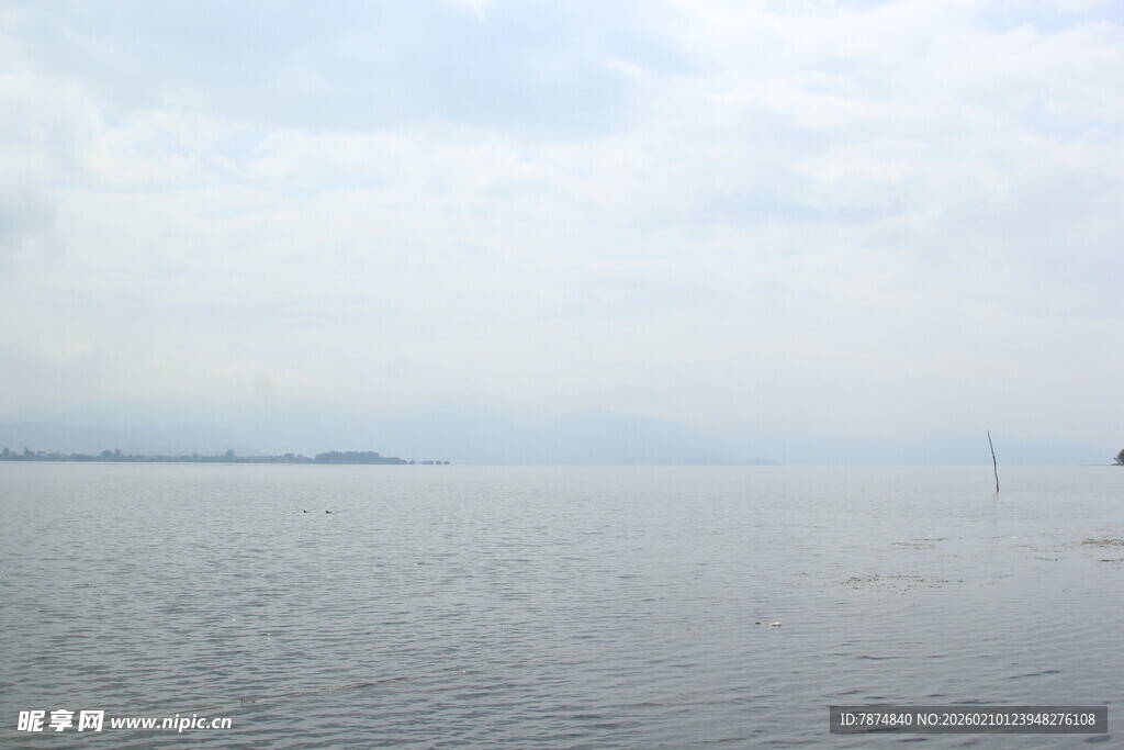 广阔海面与天际线景观