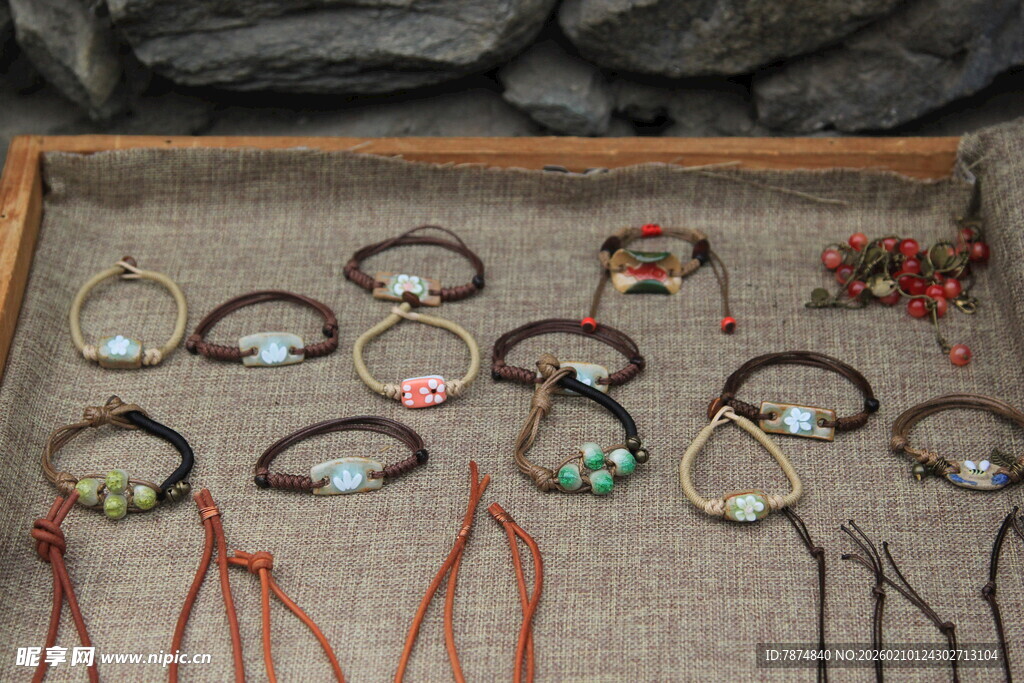精美多样手链饰品展示