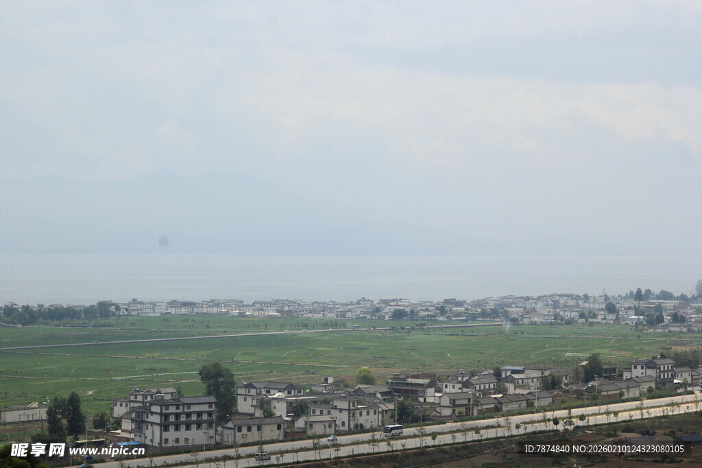 俯瞰乡村田野景观