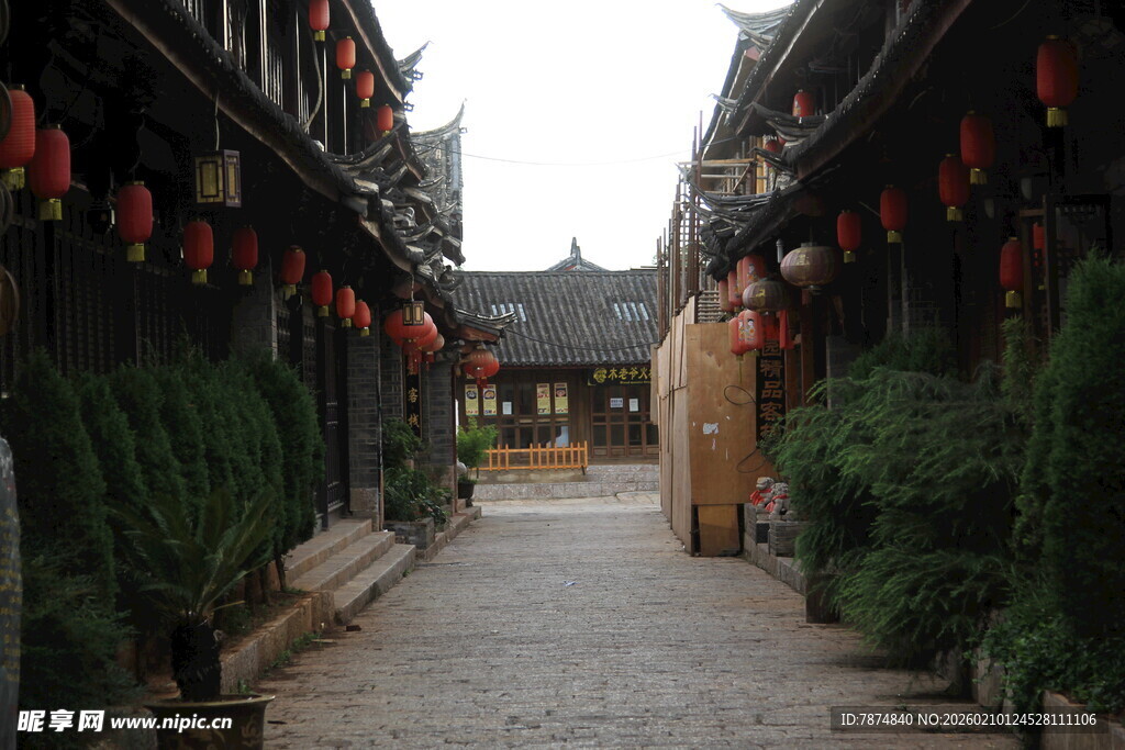 古巷红灯笼 中式建筑韵味