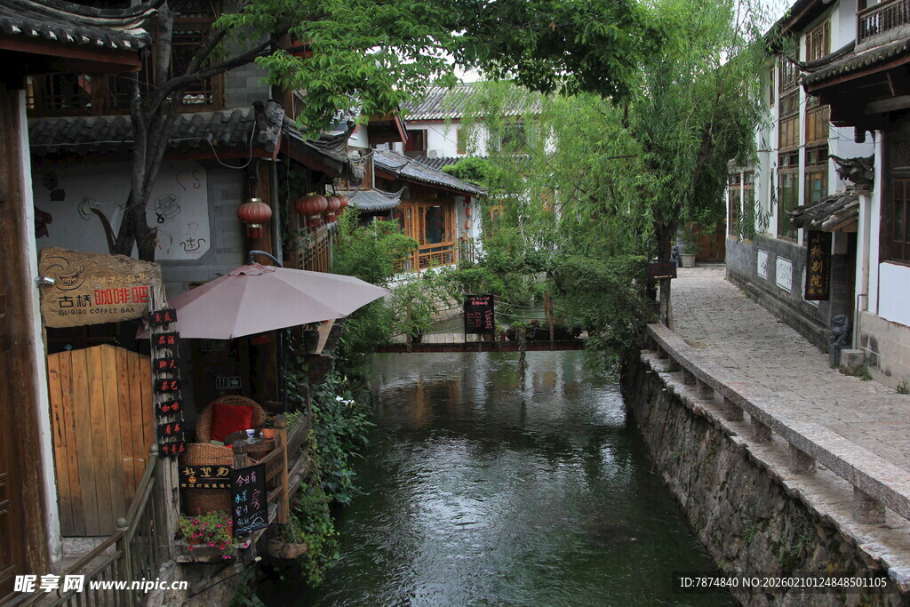 江南水乡小巷流水景致