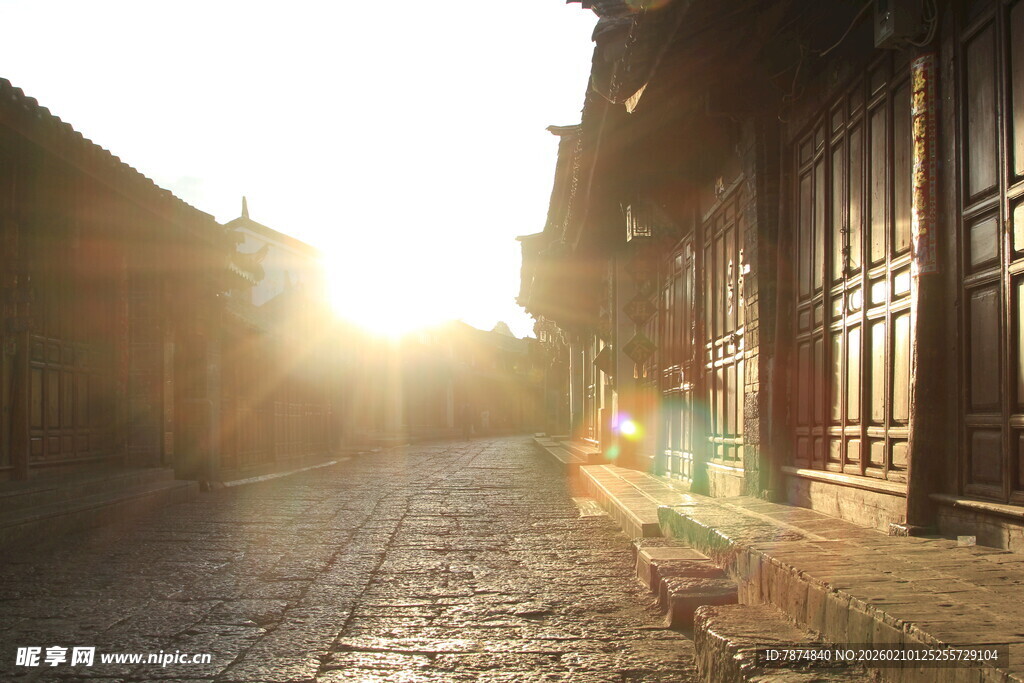 夕阳下的古巷人家