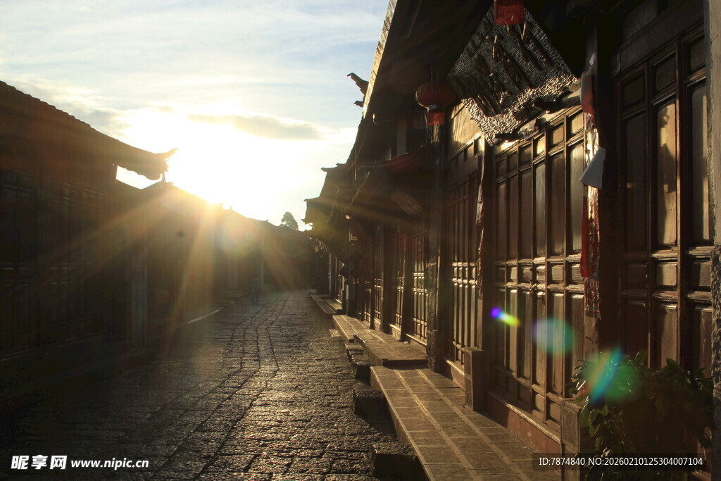 夕阳下的古街建筑美景