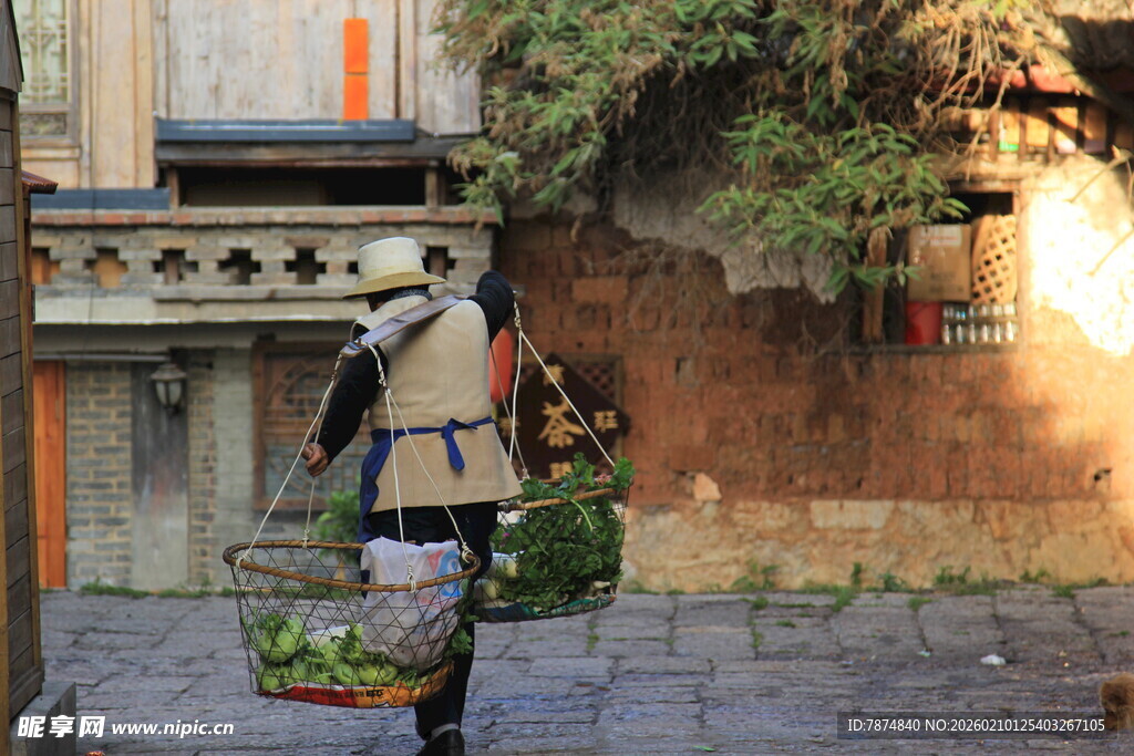 街头挑担的传统商贩
