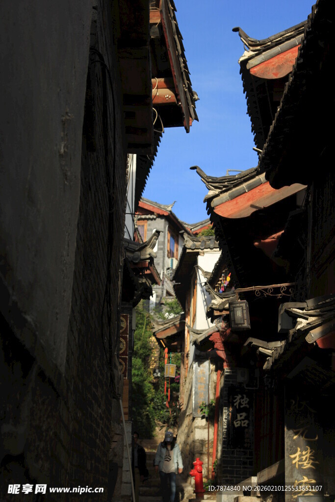 古巷中的中式传统建筑风貌