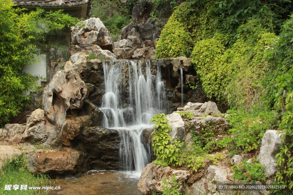 中式园林假山瀑布景观