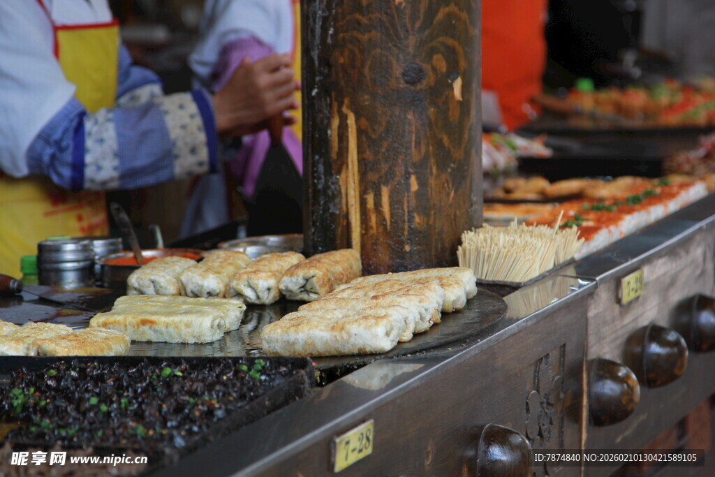 街头美味小吃摊展示