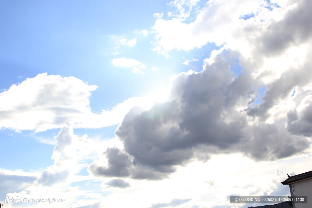 蓝天白云下的梦幻天空