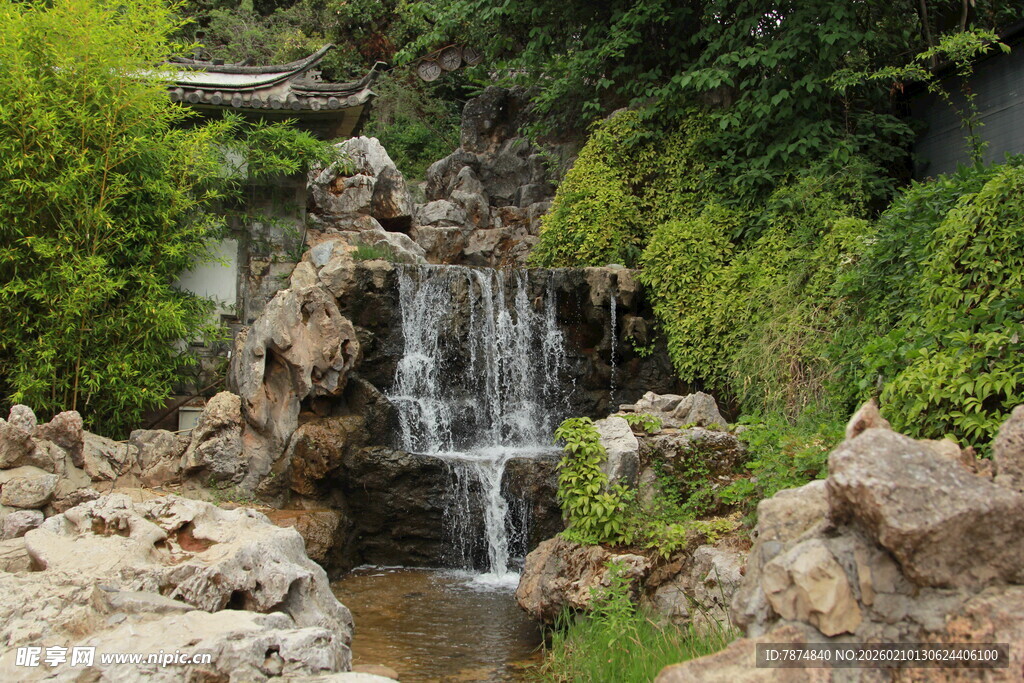 山间小瀑布 自然景致美