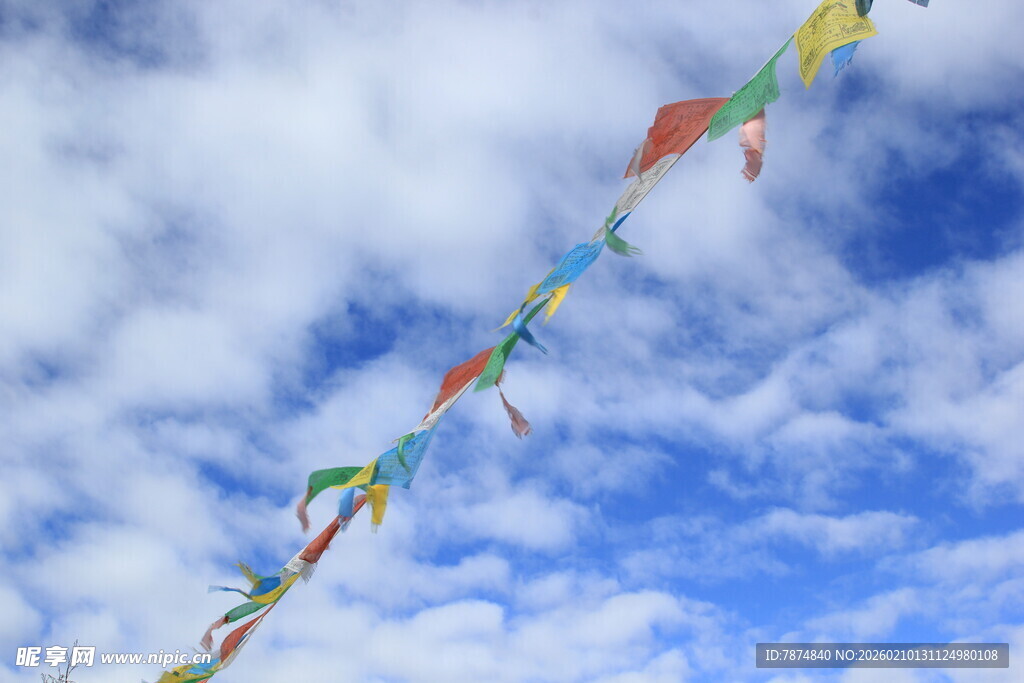 蓝天飘飞的多彩风筝