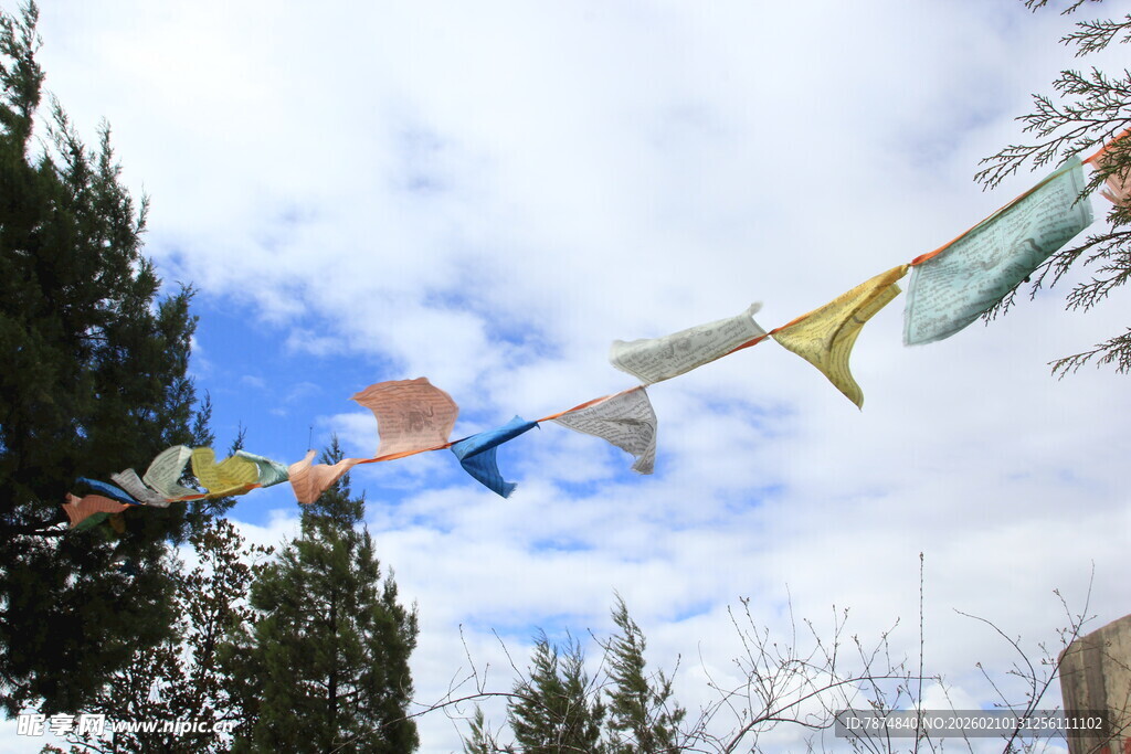 飘扬的五彩经幡