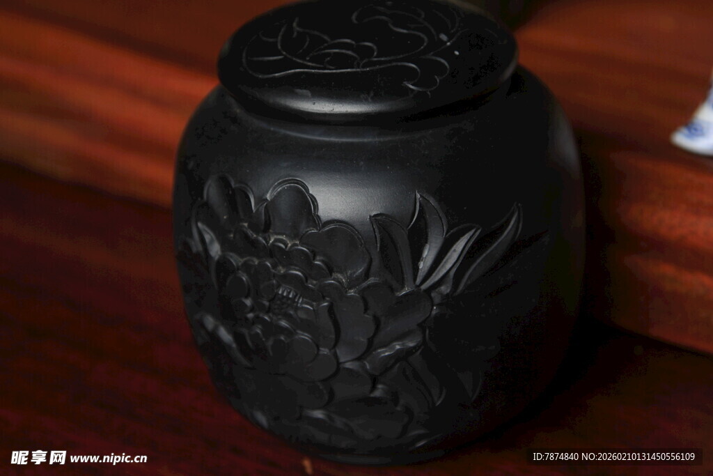 黑陶雕花罐