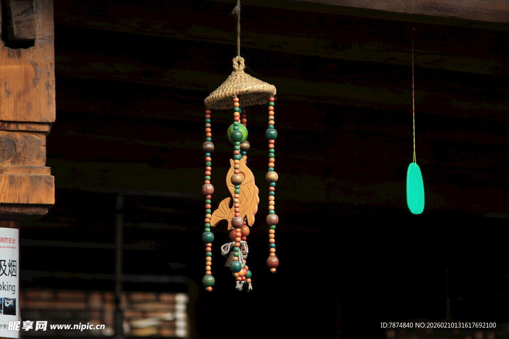 古风精美风铃悬挂于室内
