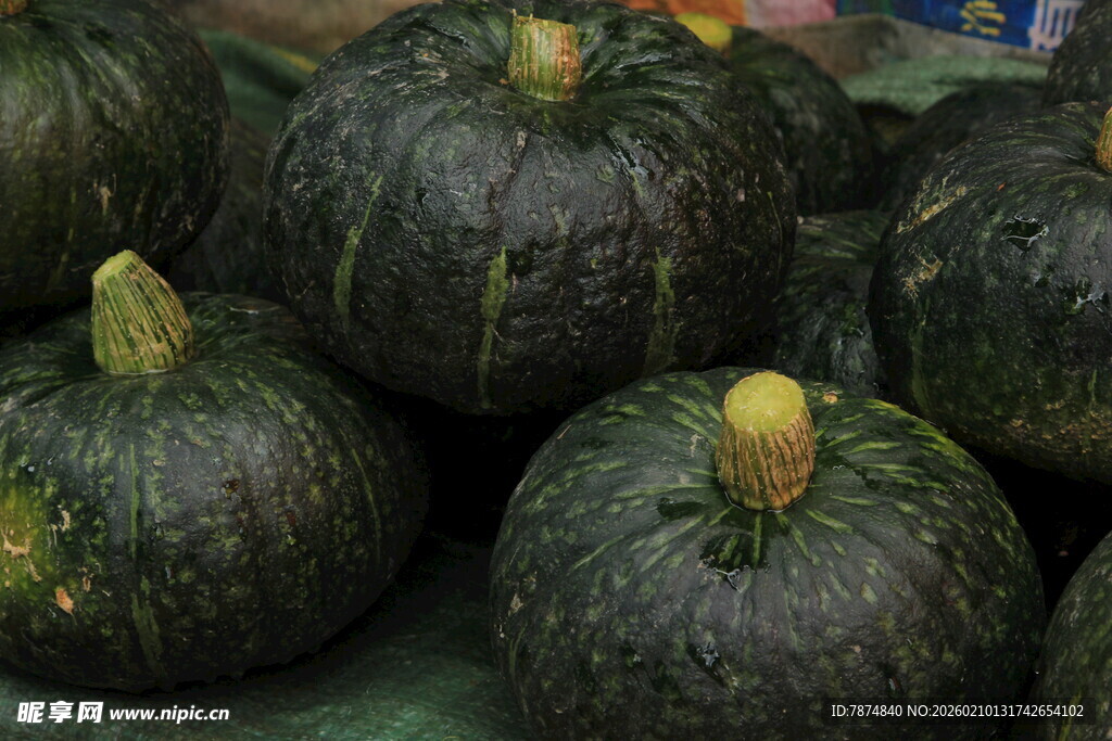 新鲜南瓜堆叠展示