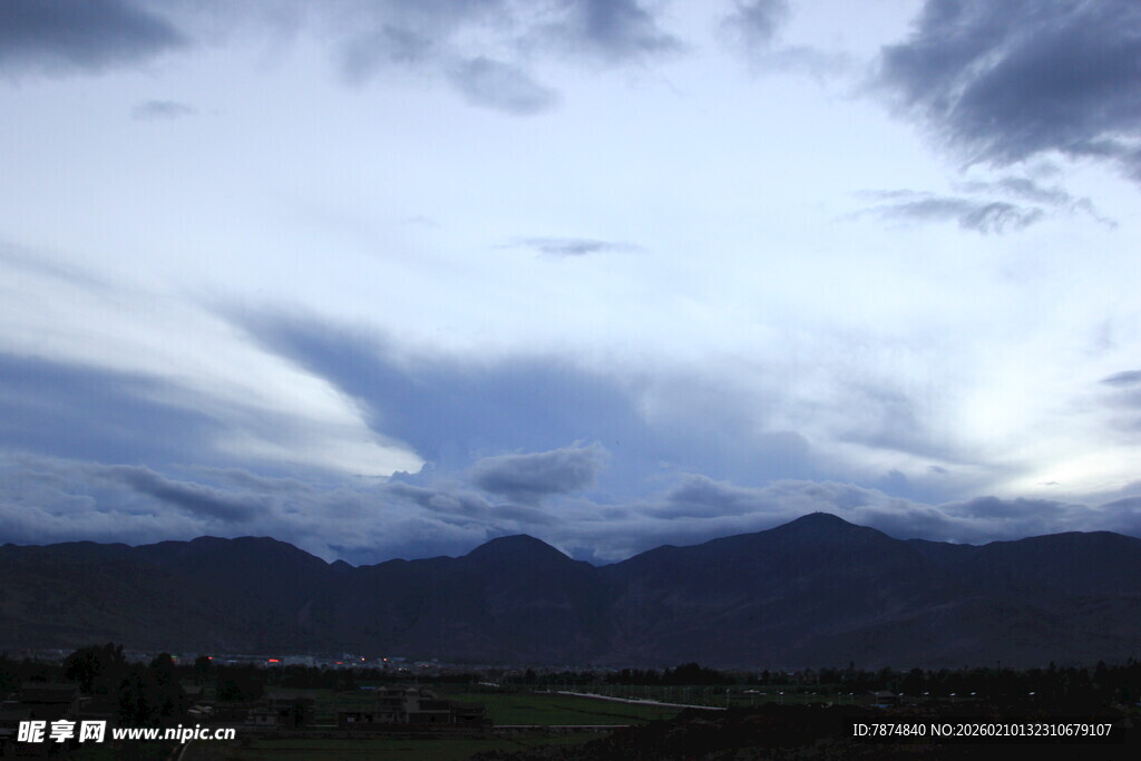 山间云海 壮丽自然景观