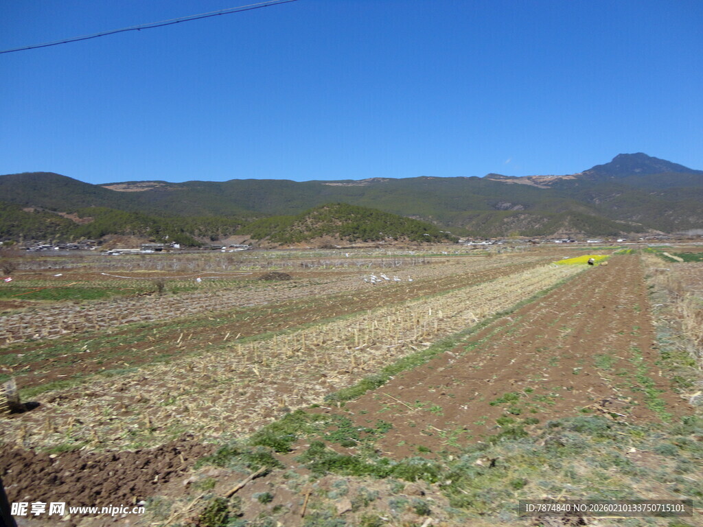 田野风光 远山蓝天农田