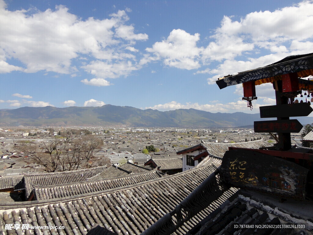 古城屋顶远眺美丽风光