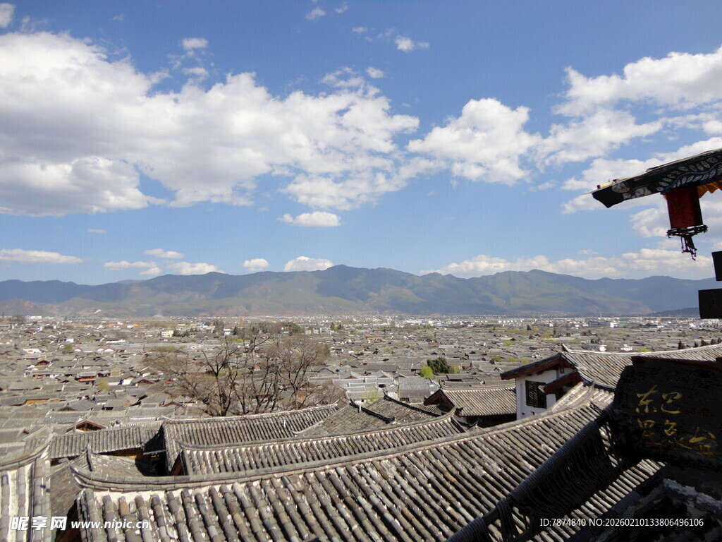 古城屋顶远眺壮丽风景