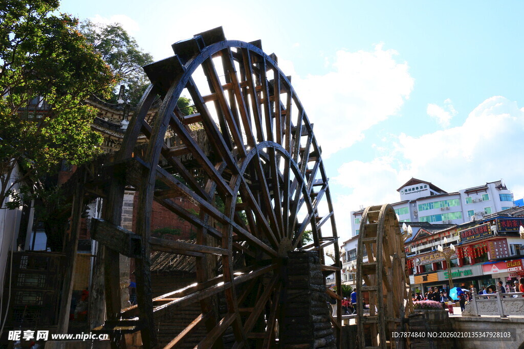 古老木质水车景观