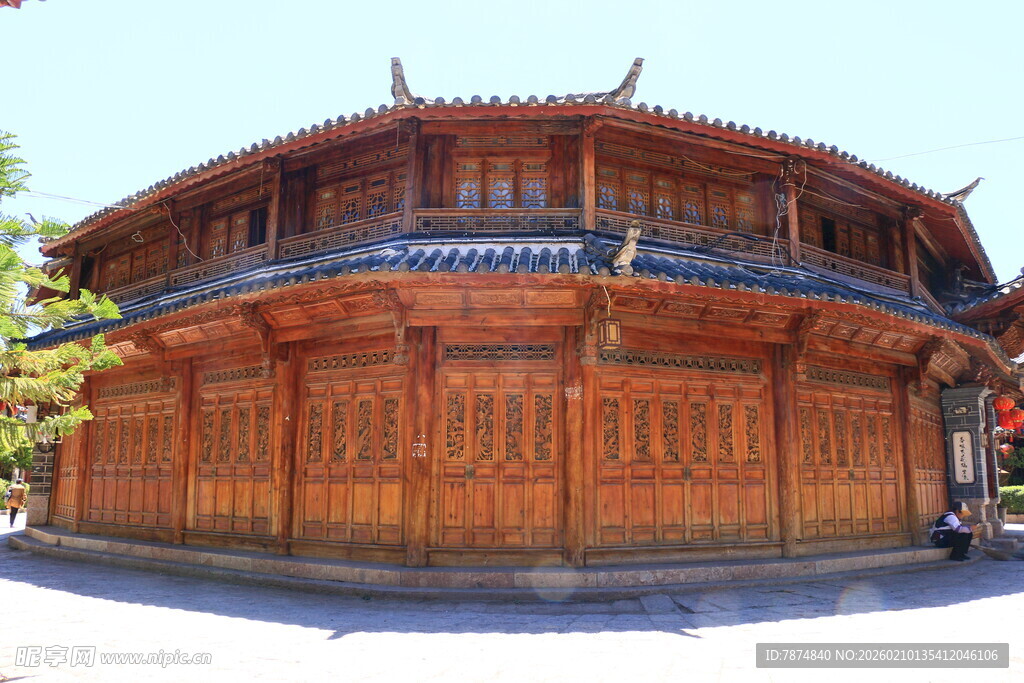 传统中式木质古建筑外观