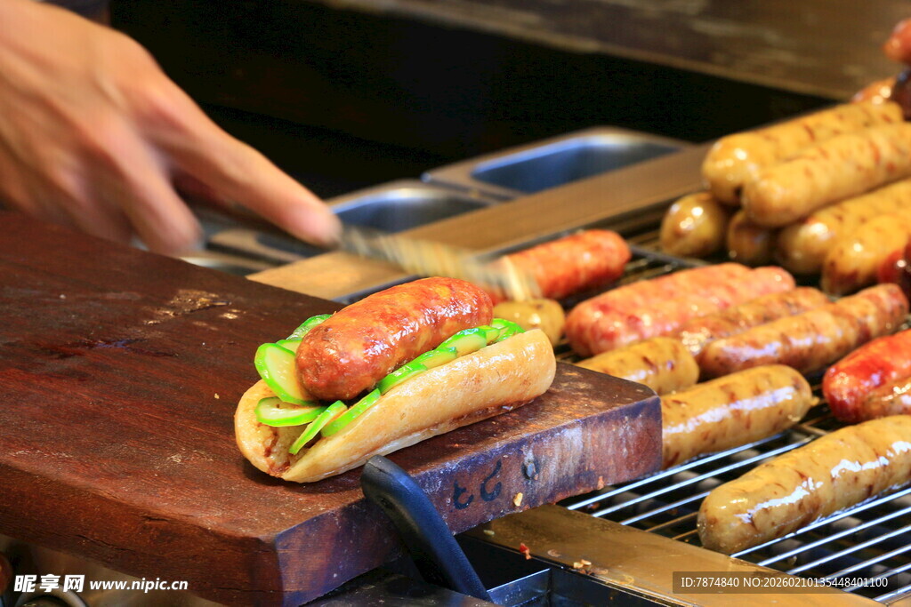 美味烤肠制作现场
