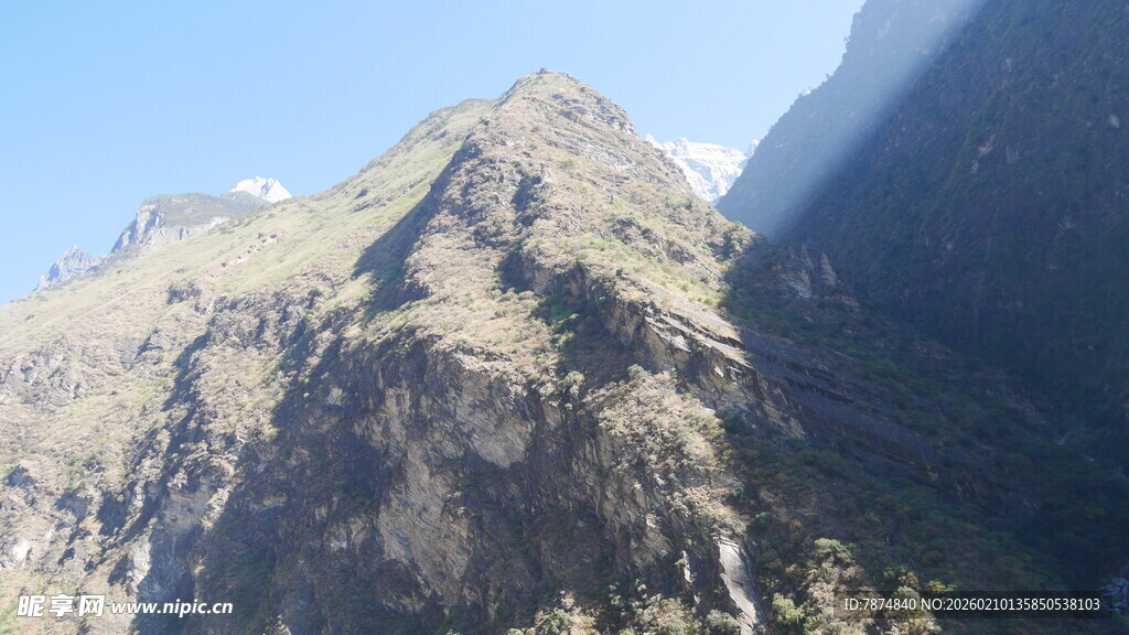 巍峨山峰壮丽景致