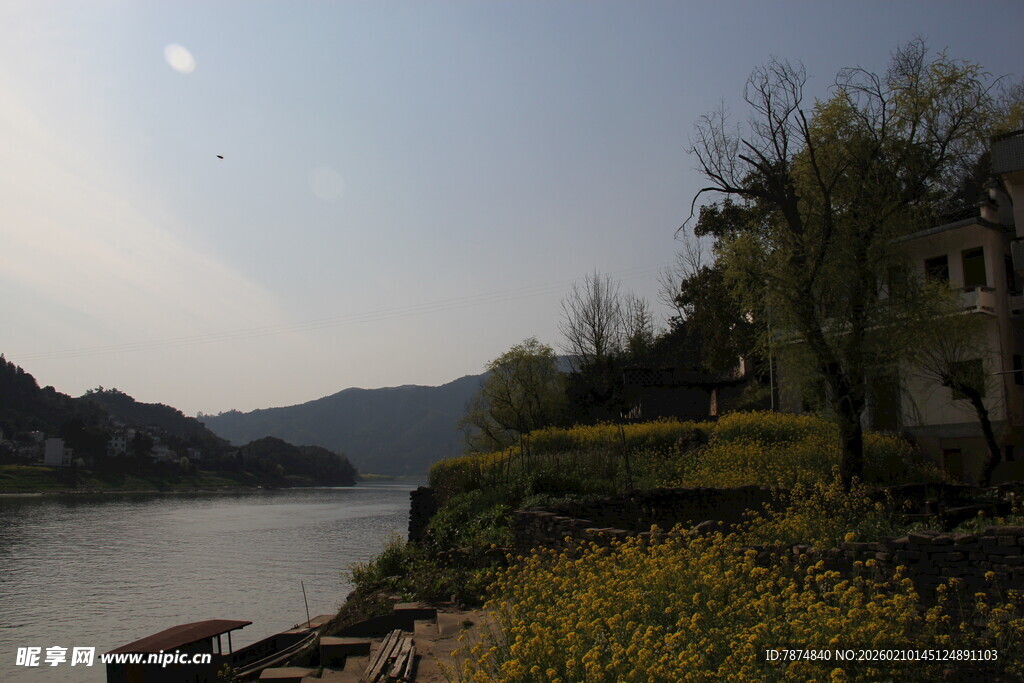 河畔风光 自然景致迷人