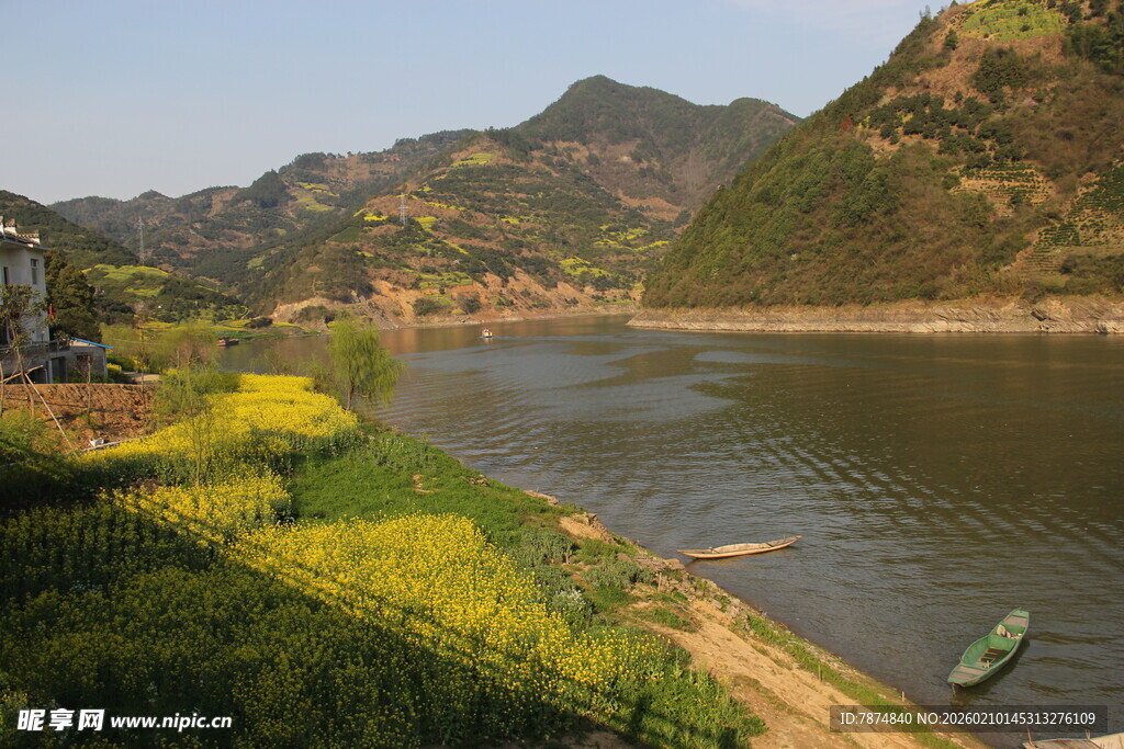 河畔田园风光美景