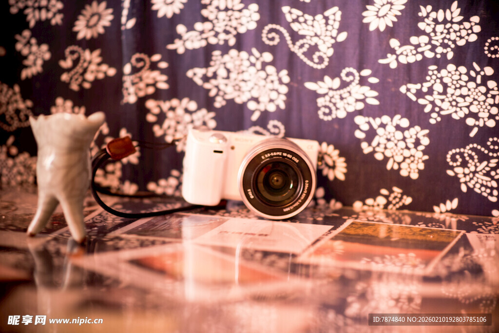 婺源复古风摄影器材与装饰摆件