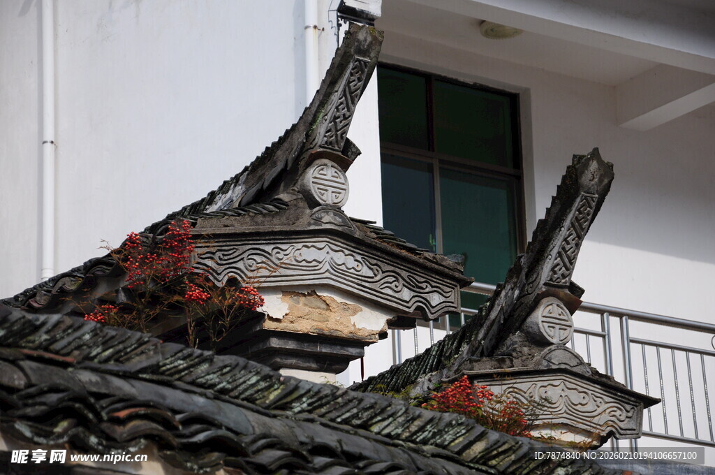 婺源中式古建筑屋檐精美一角