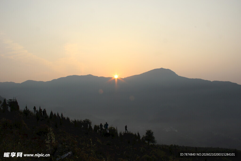婺源山间日落美景