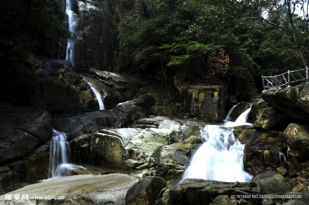 婺源山间瀑布溪流自然美景