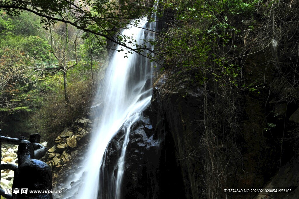婺源山间瀑布美景