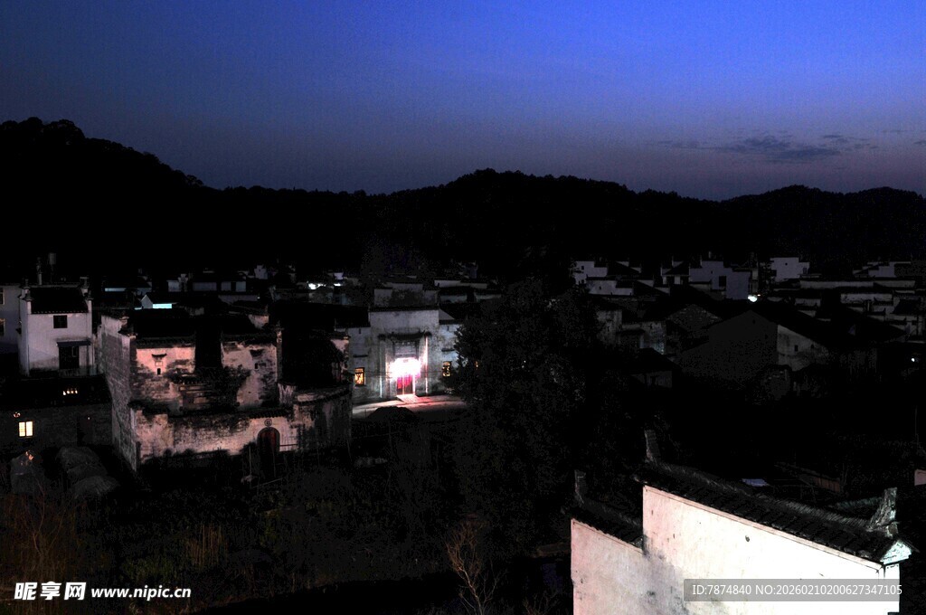 婺源夜幕下的村落景观