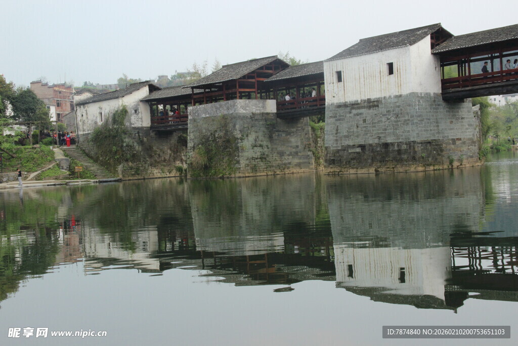 婺源江南水乡临水古建筑倒影