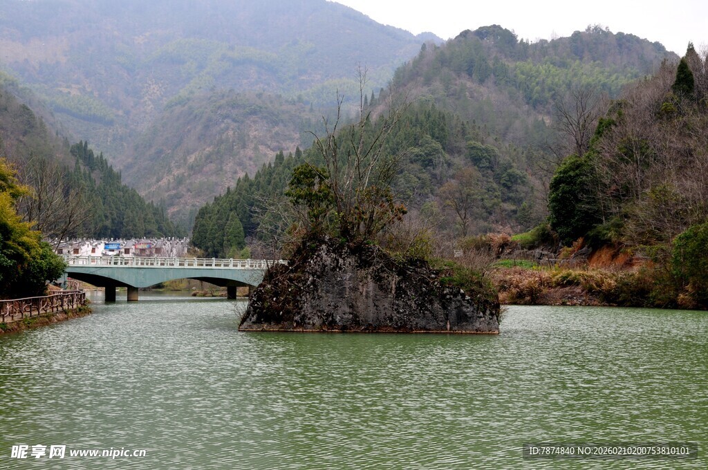 婺源山水间的桥景