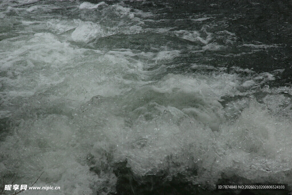 婺源汹涌澎湃的翻滚浪花