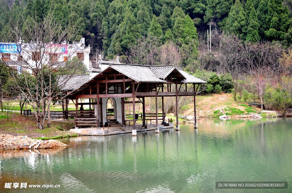 婺源湖畔木屋 自然静谧之景