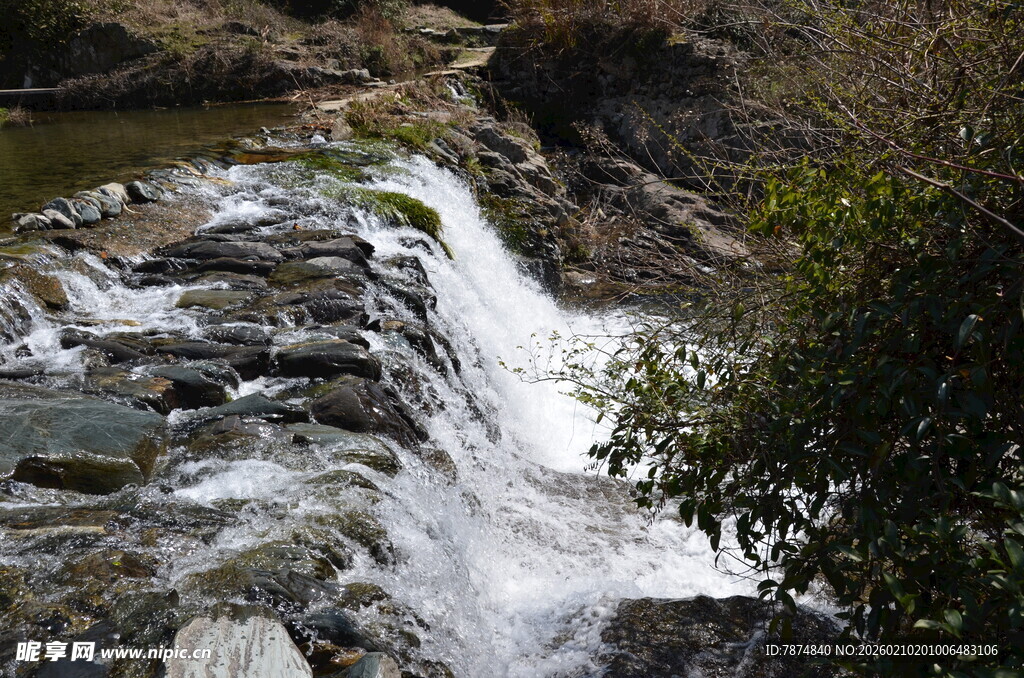 婺源山间溪流瀑布自然美景