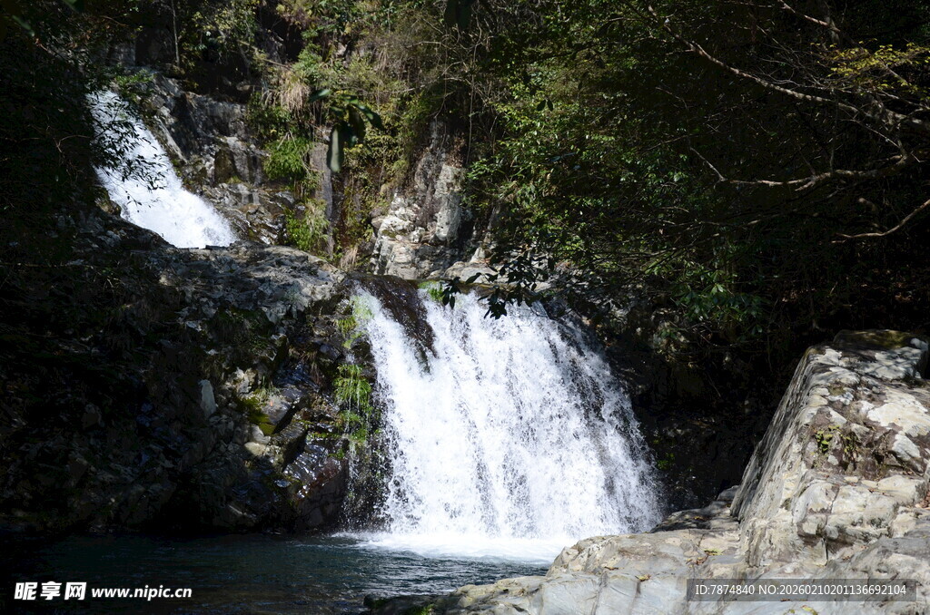 婺源山间瀑布美景